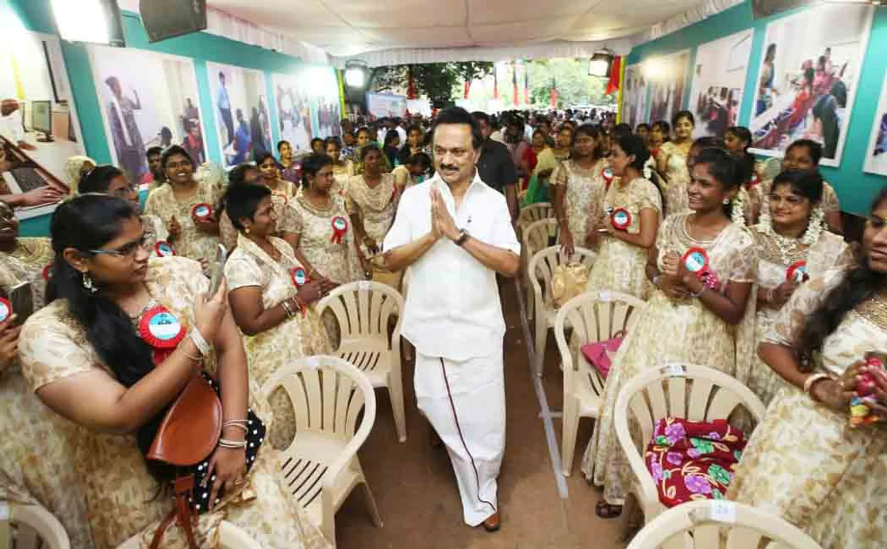 stalin gives laptops to students